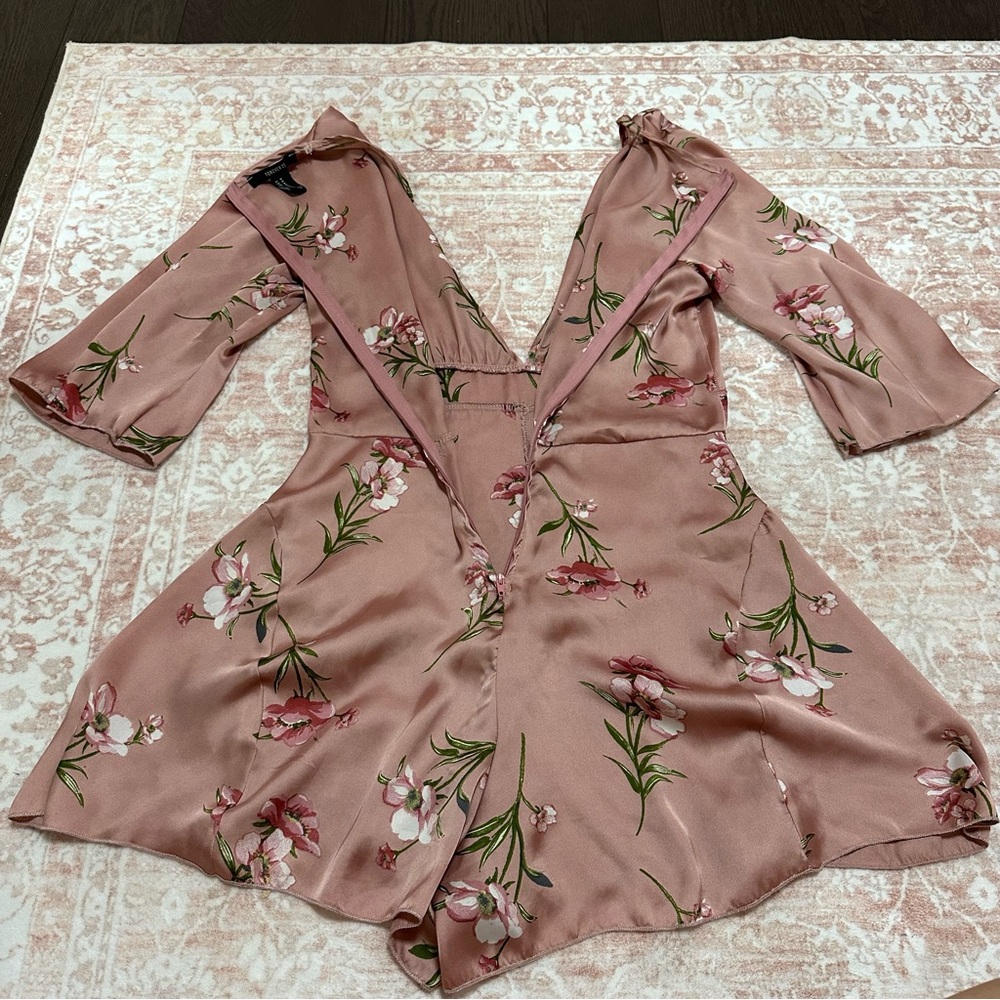 Silky Satin Floral Flowy Romper 🌸 - Picture 7 of 7